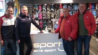 Bjørn Benno og Geir Husum fra Sport 1 sammen med Øyvind Berg og Rune Kaadekilde Hansen fra Lillehammer Ishockeyklubb