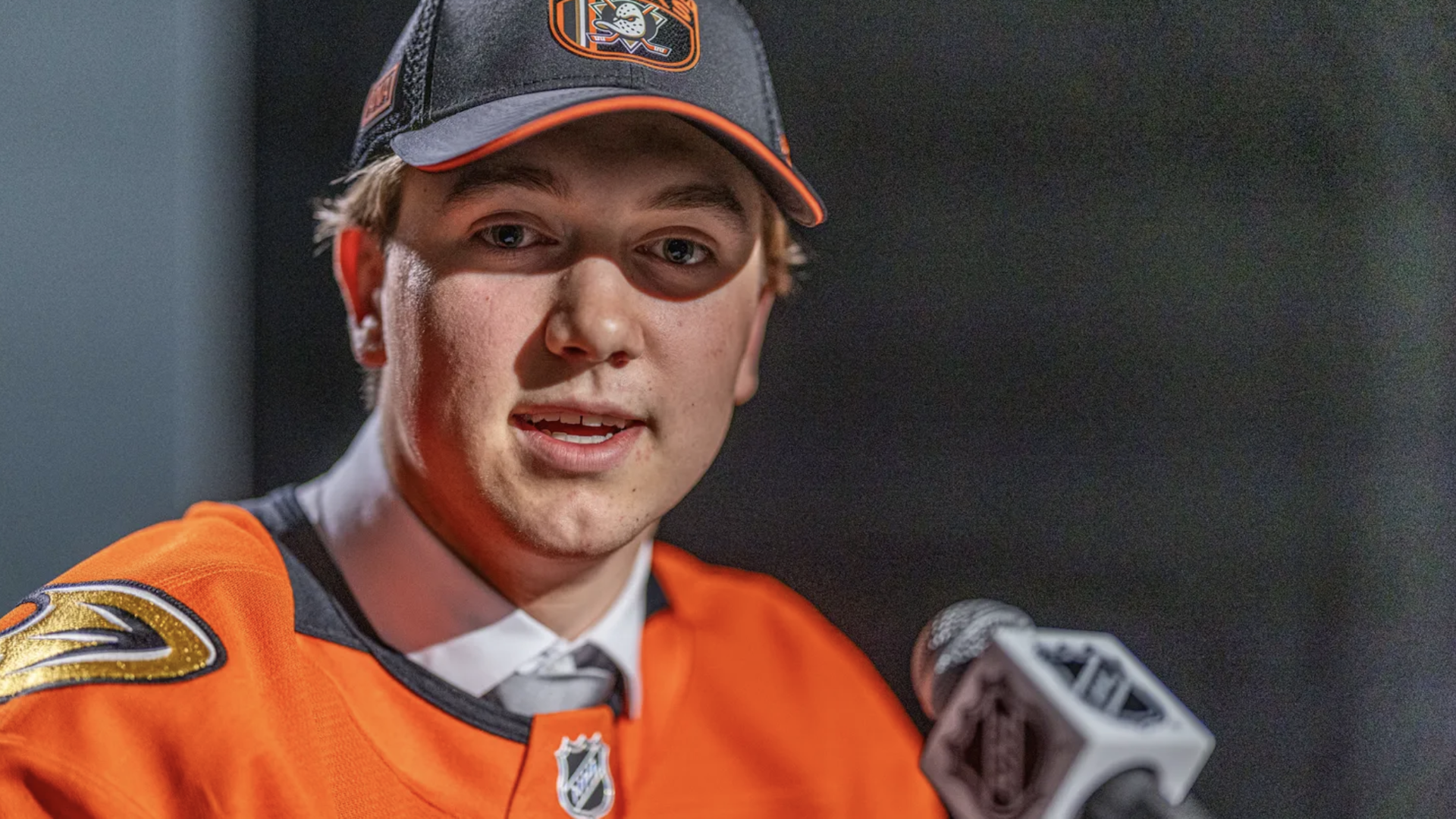 Stian Solberg ble valgt i første runde i NHL-draften 2024 i Las Vegas, USA