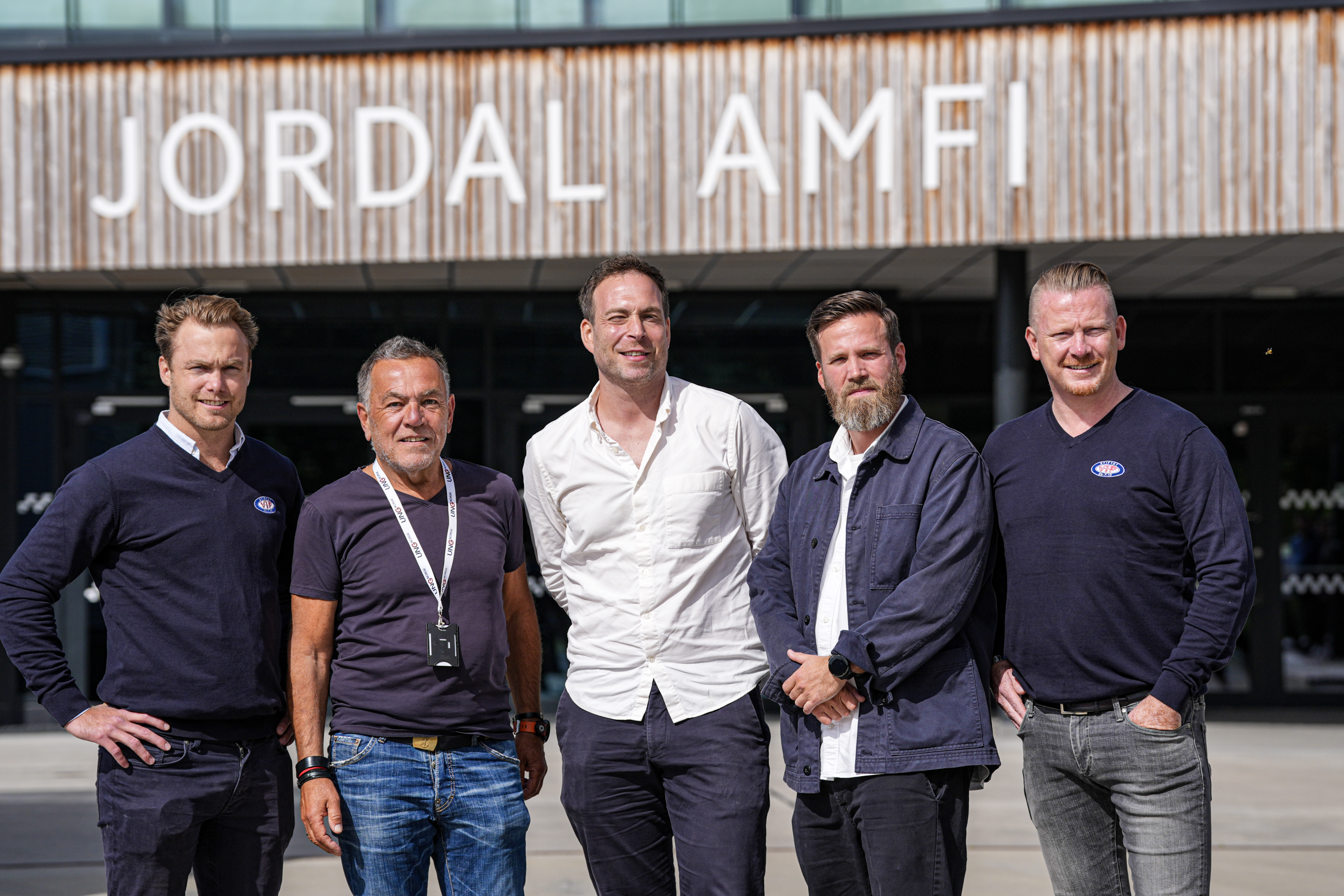 Jonas Oppøyen (daglig leder, Vålerenga, f.v), Eivin Sundal (leder, Ung Norge), Dan Bjørke (leder, Oslo Pride), Henrik Raustøl (Mobbeombud i Oslo) og Daniel Østbye (kommersiell leder, Vålerenga)