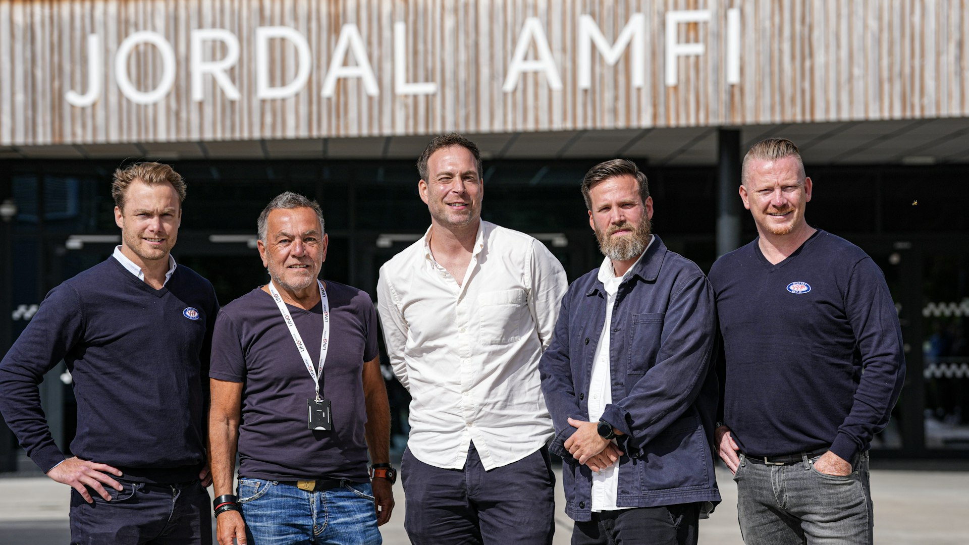 Jonas Oppøyen (daglig leder, Vålerenga, f.v), Eivin Sundal (leder, Ung Norge), Dan Bjørke (leder, Oslo Pride), Henrik Raustøl (Mobbeombud i Oslo) og Daniel Østbye (kommersiell leder, Vålerenga)