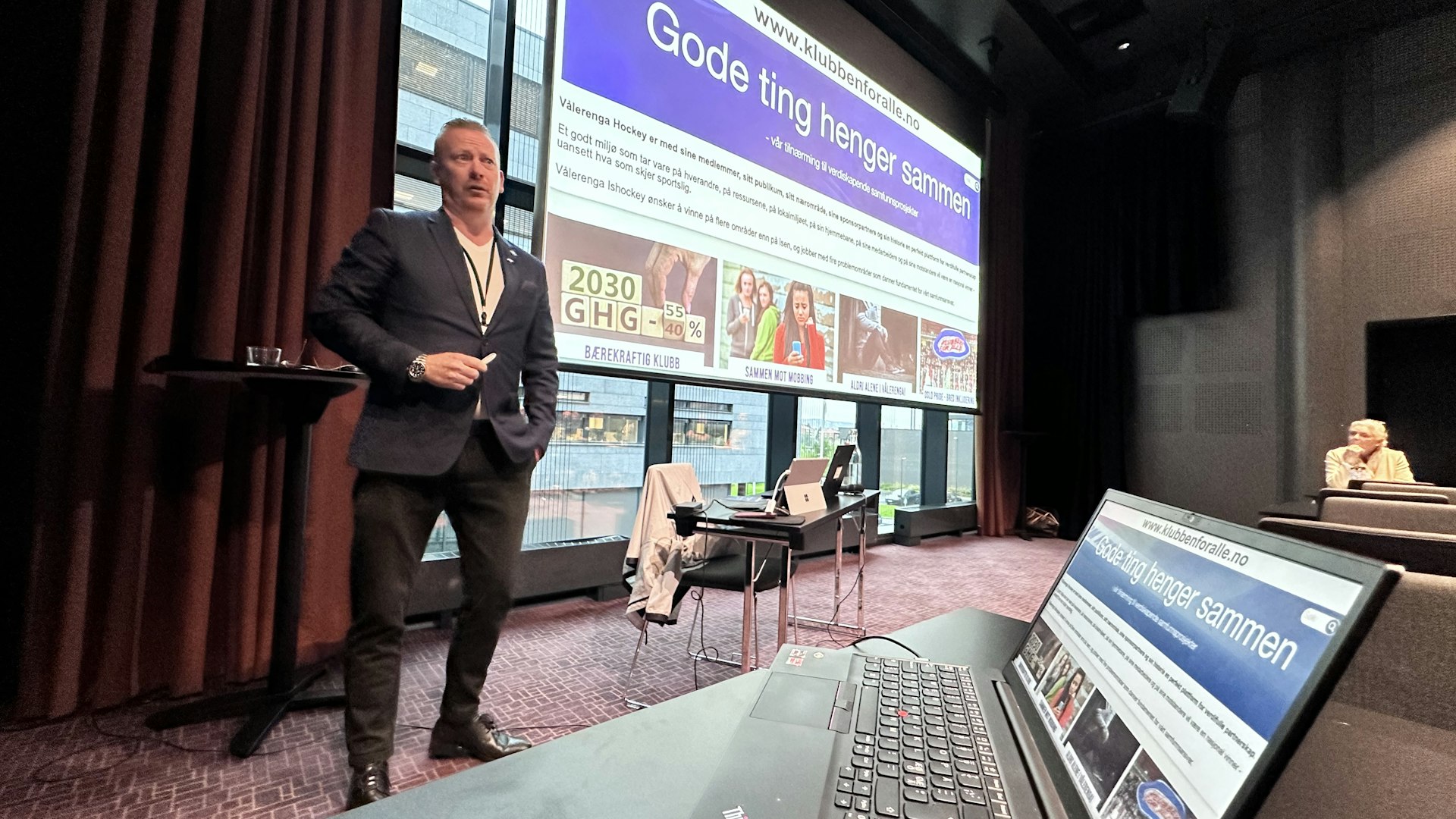 Kommersiell leder Daniel Østbye ga en oppdatering på gjennomføringene som er gjort under Vålerengas samfunnsprosjekt «Klubben for alle» den siste måneden, der klubben sammen med Mobbeombudet har satt kampen mot mobbing i barne - og ungdomsskolen på plakaten.